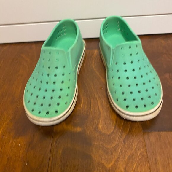NATIVE Miles Shoes Mint Green Size 12 Slip-on Waterproof Wide - Picture 2 of 3